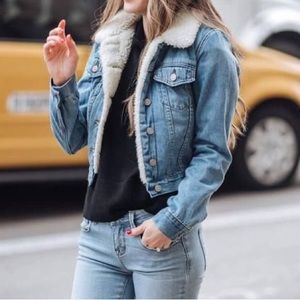 Levi’s Original Sherpa Trucker Jacket in Divided Blue tone Size XS